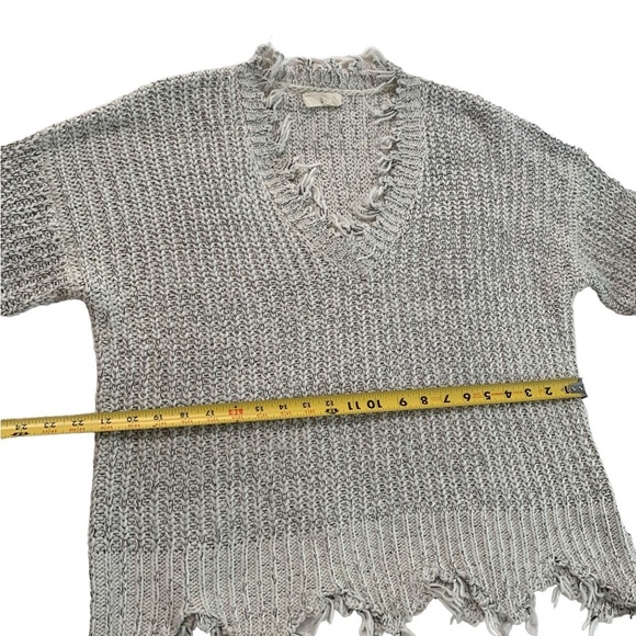 Vistique V-neck Frayed Sweater Size Medium - Picture 8 of 17